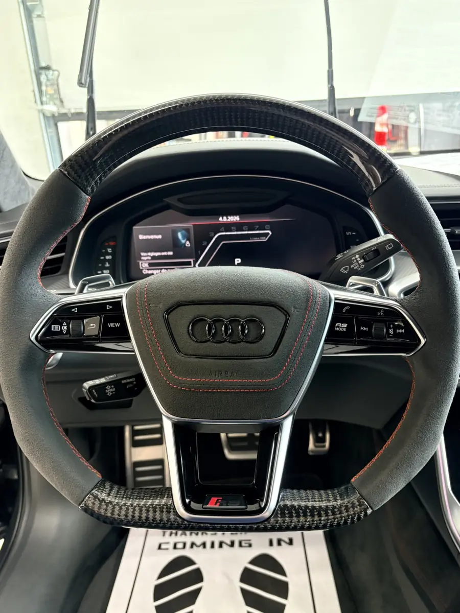 Volant Audi RS6 en alcantara après le nettoyage