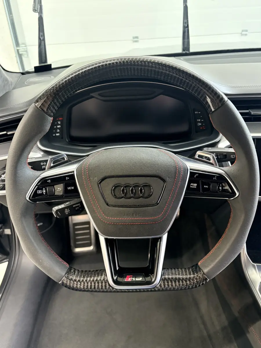 Volant Audi RS6 en alcantara avant le nettoyage